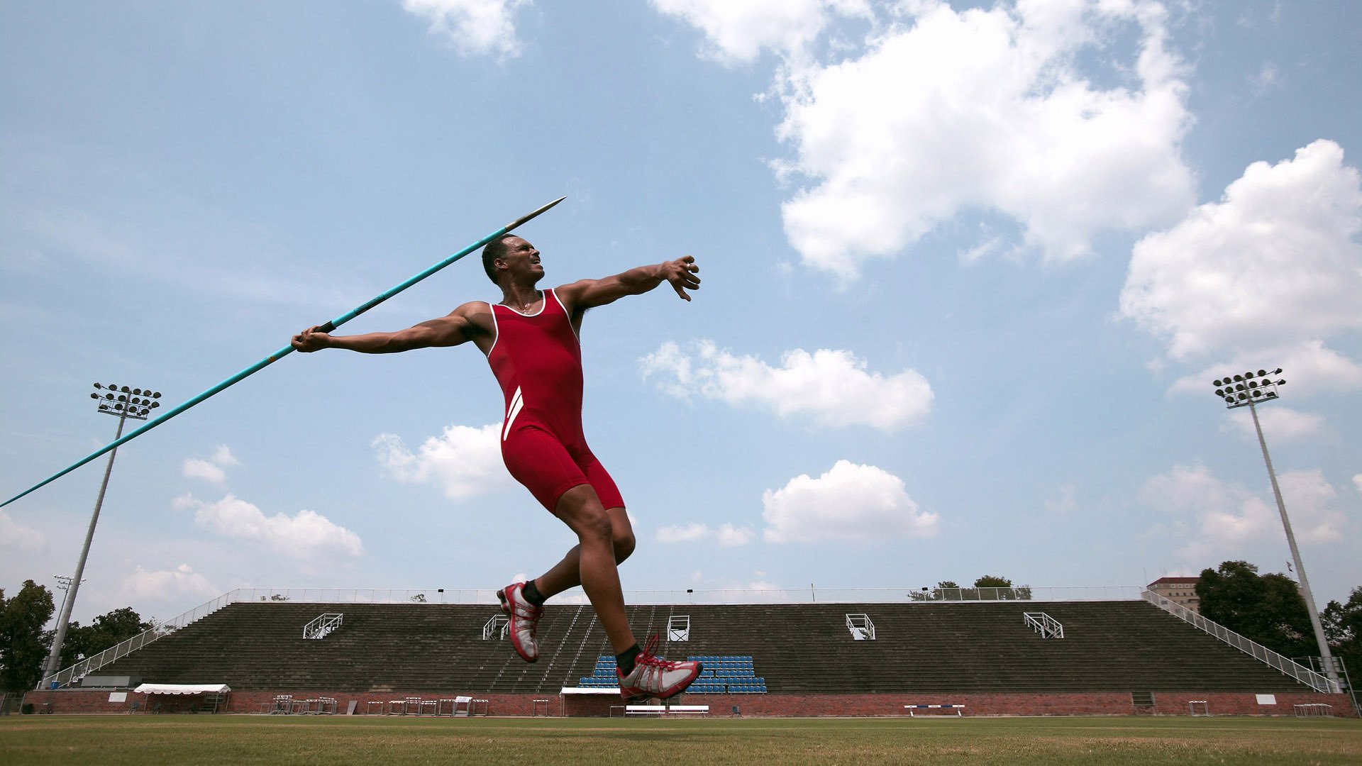 塞维利亚前后场联动顺畅推进有效进攻,塞维利亚前锋