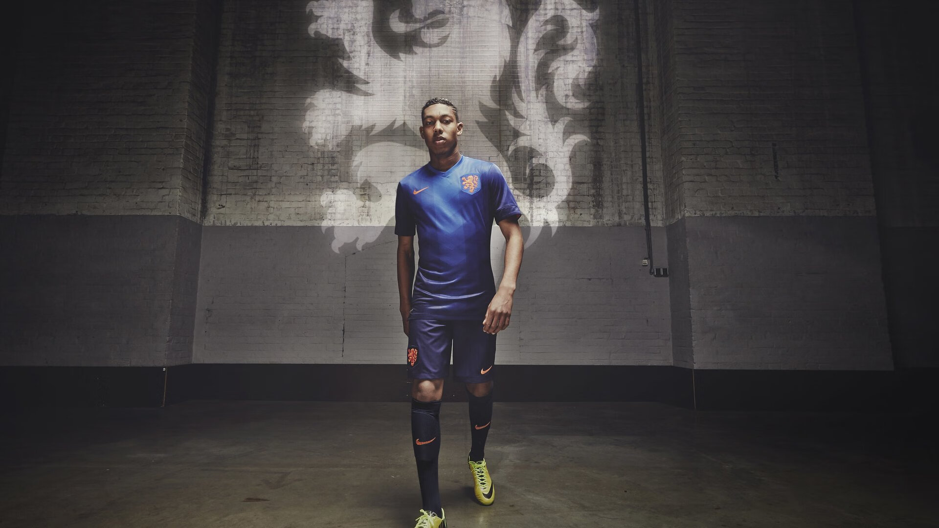 巴萨配合默契打出标志性控球风格，巴萨的配合